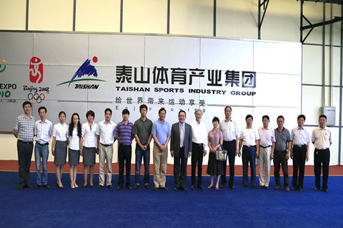 万聚福取得滑冰场围挡缓冲连接件专利提高防护效果(图1)